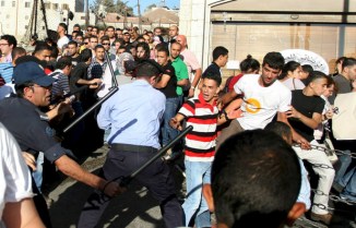 Bahraini Forces Beat Proresters