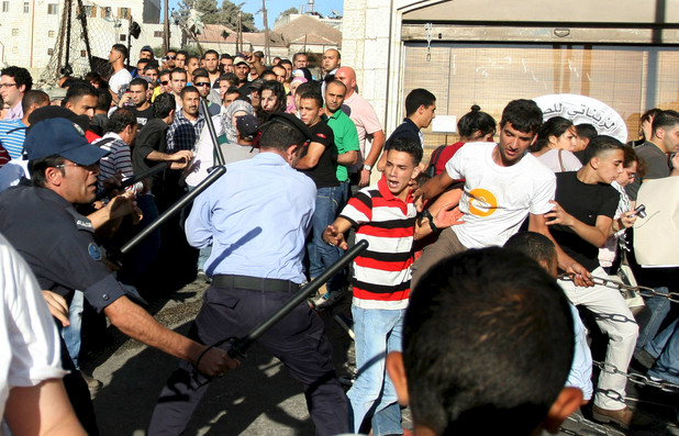 Bahraini Forces Beat Proresters