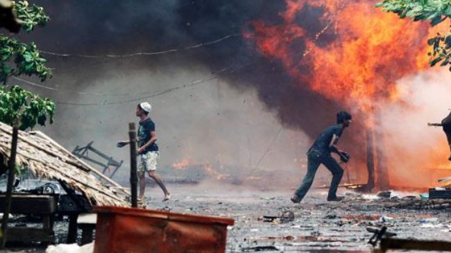 Rohingya Muslims Houses set on fire by Extremist Budhist