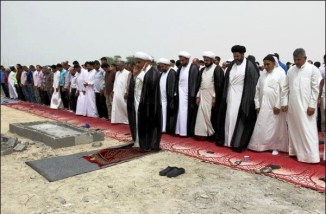 Bahriani Shia Pray on the Site of Demolished Mosque by Al Khalifa Monarchy a