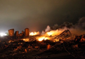Fertlizer Plant Blast and Fire Wako , Texas , US f