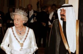 King Abdullah of Saudi Arabia (R) and Qu