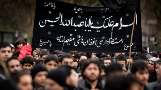 Shiite Muslims comemorate Ashura in Hyde Park , London