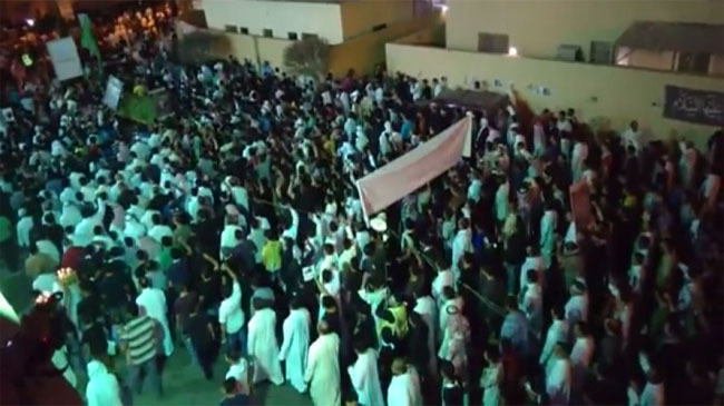 Arabian Shia attend Funeral of Martyred Shia Men