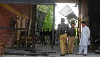 Hundreds escape in Taliban jail attack