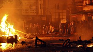 Burmese Budhist Burn Muslim homes and shops in Yangoon