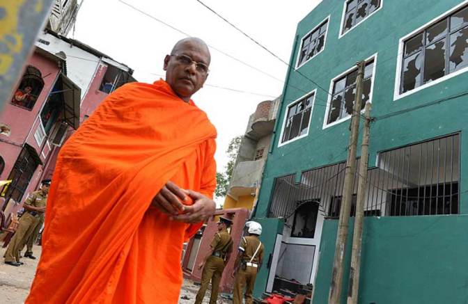 Srilankan Mosque vandalised by Buddhist Monks