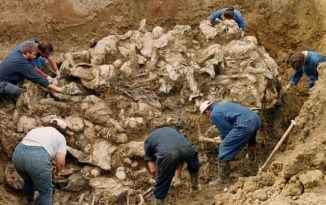 Bosnian Genocide in Srebrenica , Mass Grave excavated