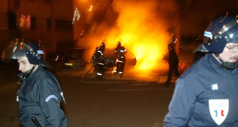 Over 1000 Cars Torched in Paris , France
