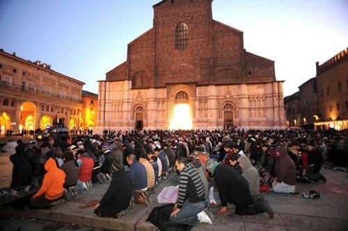 Italian Muslims Praying