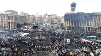 Anti-government protesters build barricades around the Independence Square during clashes with riot police in Kiev