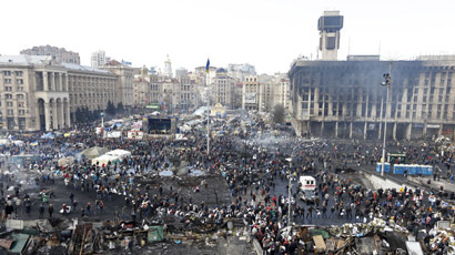 Anti-government protesters build barricades around the Independence Square during clashes with riot police in Kiev
