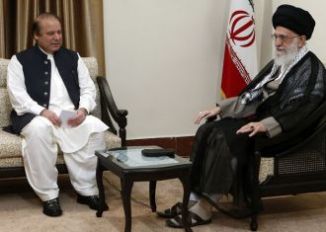 Pakistani PM Nawaz Shariff with Irani Supreme Leader Kahmenai