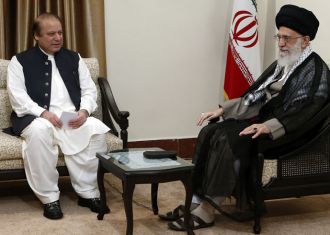 Pakistani PM Nawaz Shariff with Irani Supreme Leader Kahmenai