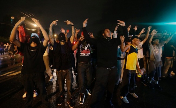 Curfew Violated in Ferguson , Missouri , USA