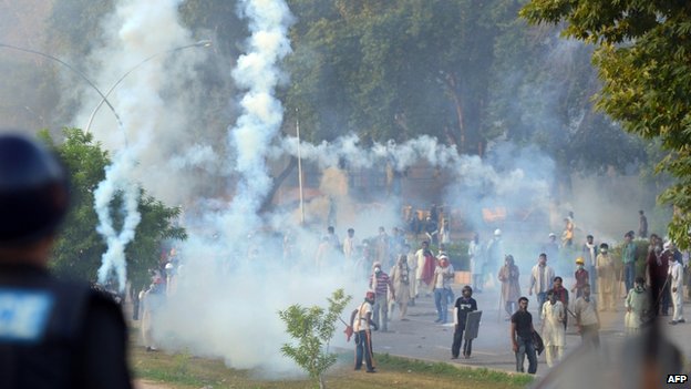 Heavy Police shelling at the PTI and PAT workers in Islamabad
