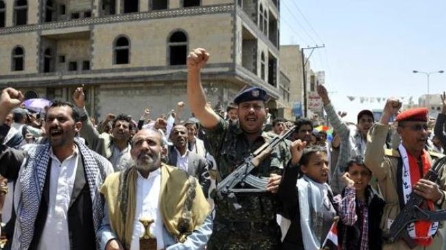 Shia Houthi Ansarallah Fighters take over State TV Station in Sanaa