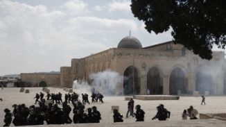 Israel Restricts Palestenian from entering Al Aqsa Mosque