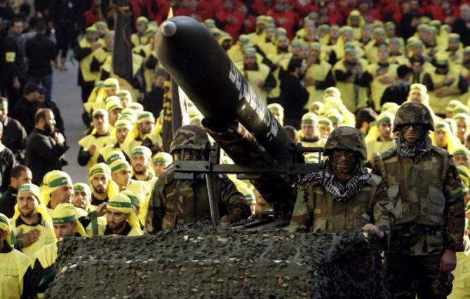 Hezbollah Fighters Destroy ISIL Base in Qalamoun