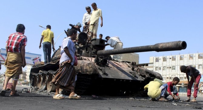 Shia Houthis take control of Presidential Palace in Aden , Yemen. 2