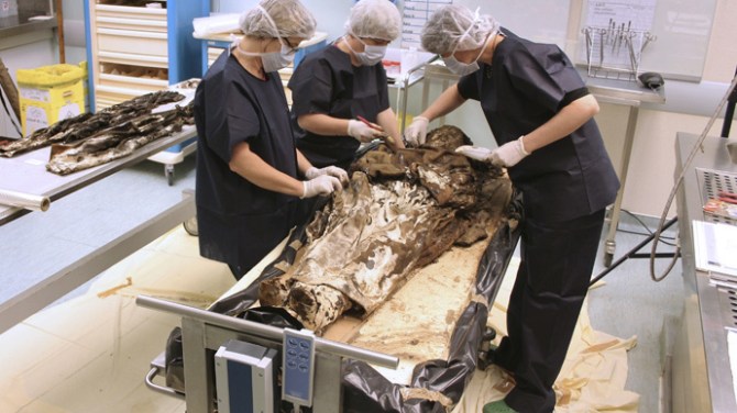French Noble Woman Corpse Found fully intact after 350 Years. a