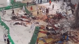 Crane Crashes on the Roof of Safa & Marwa Walkway in Holy Kabaa g