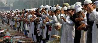 Indian Muslims offering Eid Ul Azha Prayers