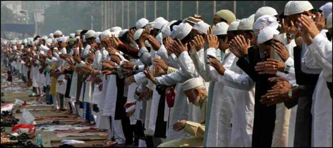 Indian Muslims offering Eid Ul Azha Prayers