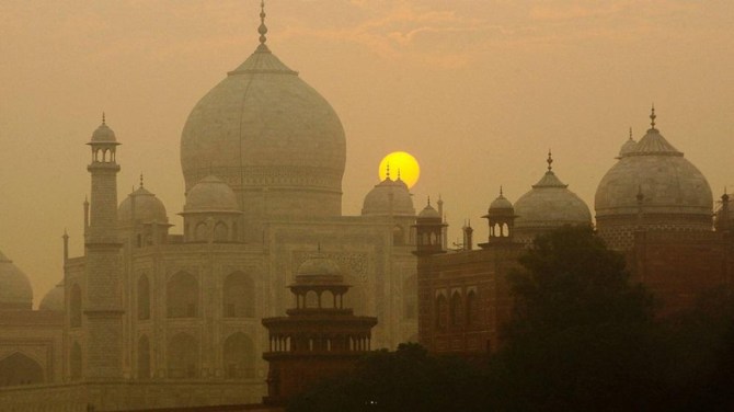 Indian Taj Mahal Threatened By Pollution and Insects